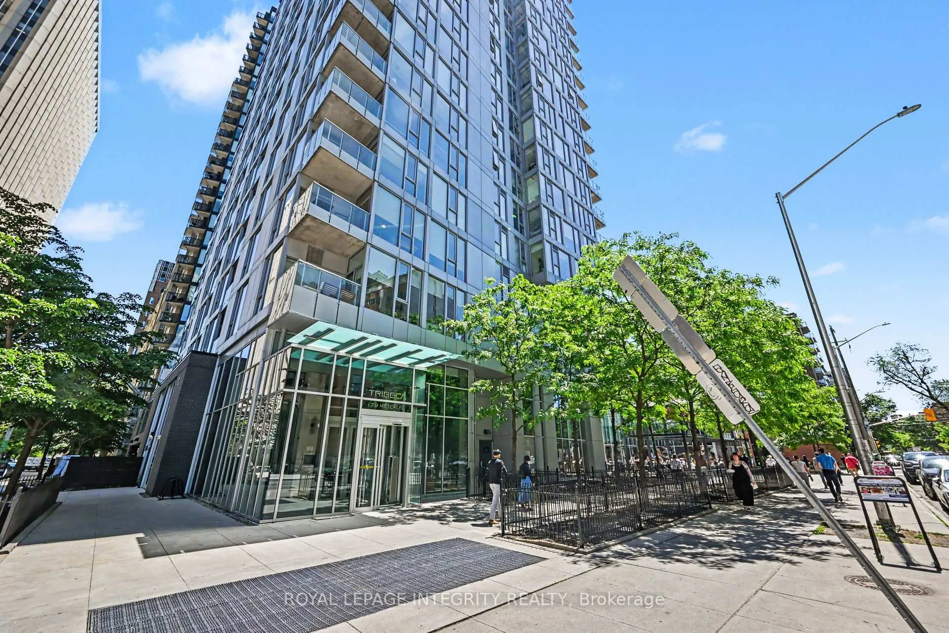 Front of Unit 1306, 179 Metcalfe Street