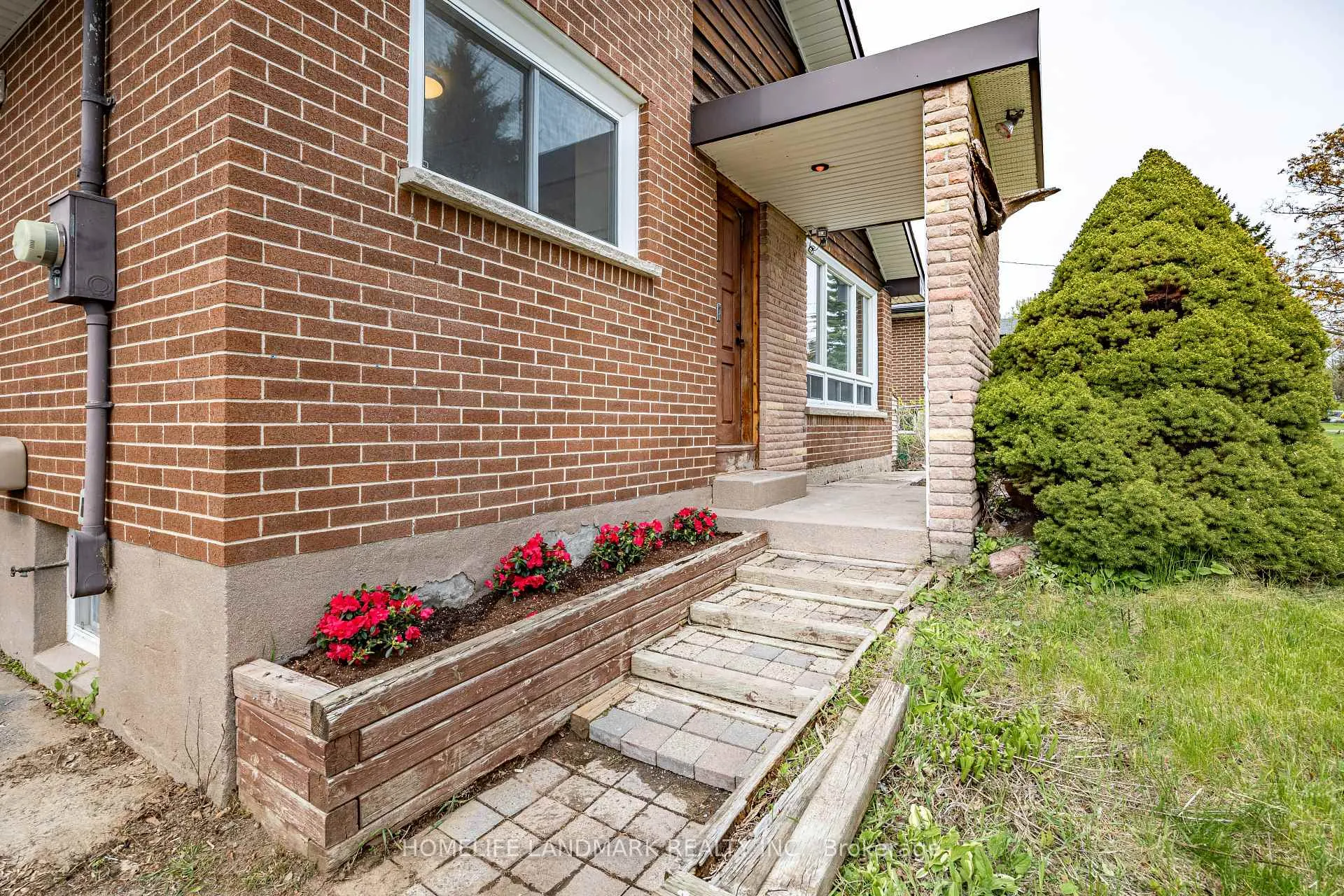 Photo 4 of 500 Larry Avenue, Oshawa, Samac — HOMEH