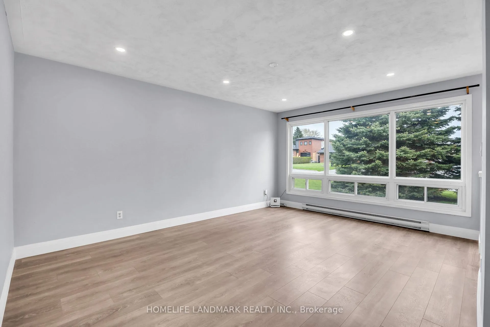 Photo 5 of 500 Larry Avenue, Oshawa, Samac — HOMEH