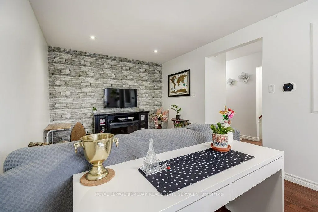Photo 5 of Unit 18, 1350 Limeridge Road E, Hamilton, Trenholme — HOMEH