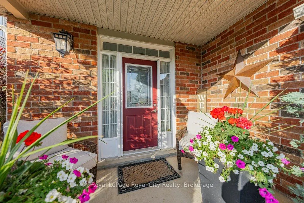Photo 3 of 43 Brenneman Drive, Wilmot, Baden — HOMEH