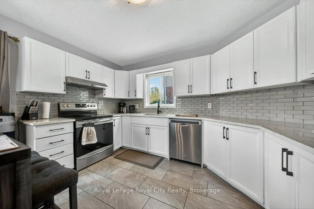 Photo 15 of 43 Brenneman Drive, Wilmot, Baden — HOMEH
