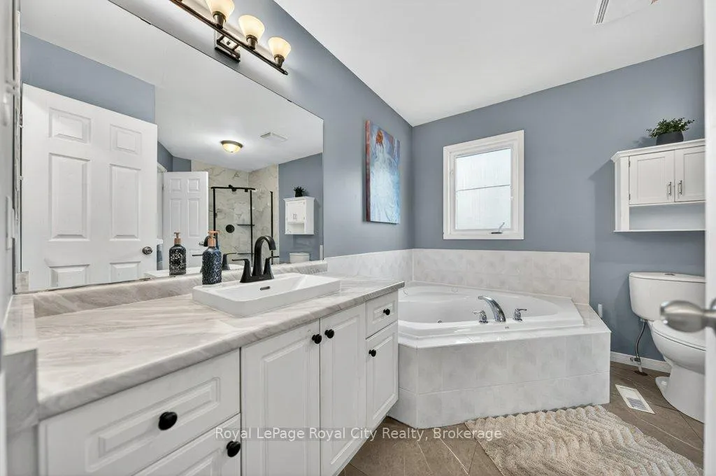 Photo 34 of 43 Brenneman Drive, Wilmot, Baden — HOMEH
