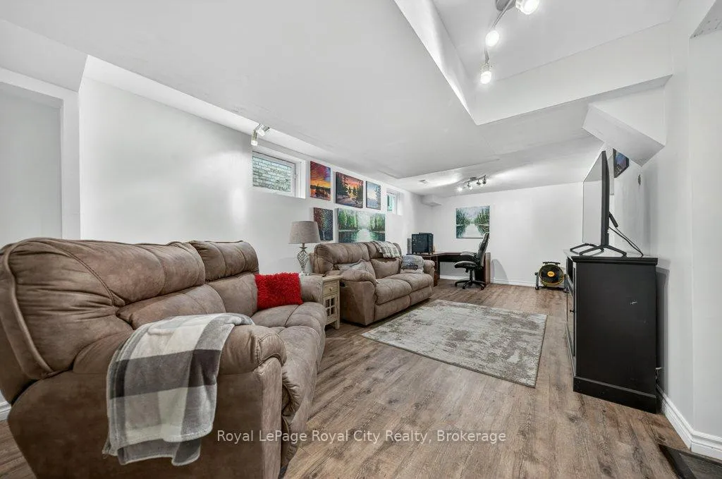 Photo 37 of 43 Brenneman Drive, Wilmot, Baden — HOMEH
