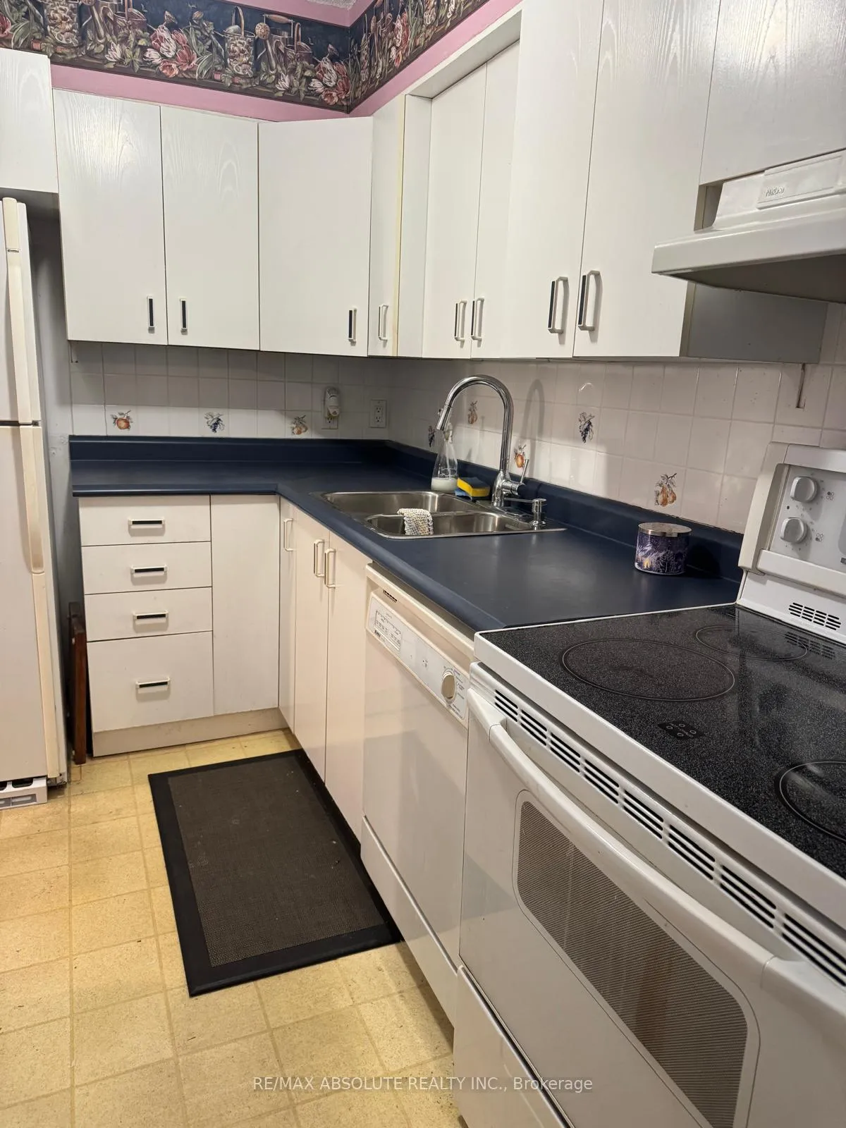 Photo 4 of Unit 1607, 158A McArthur Avenue, Ottawa, Vanier — HOMEH