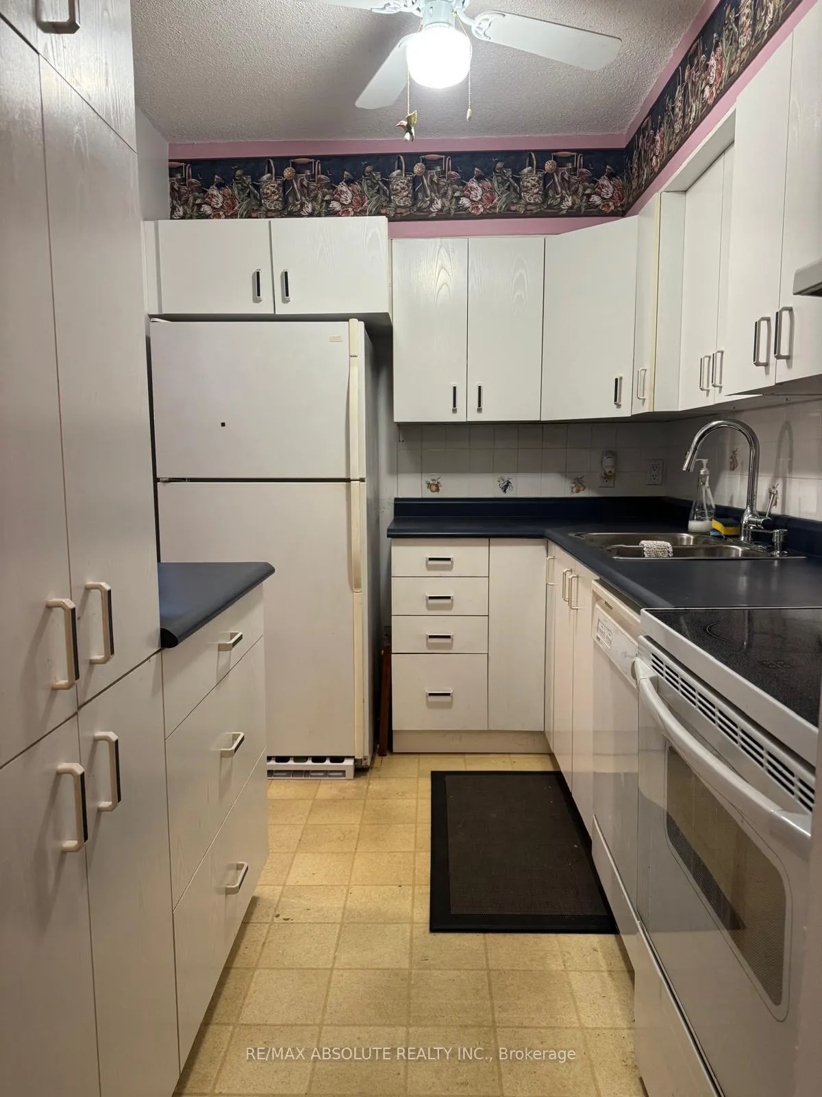 Photo 5 of Unit 1607, 158A McArthur Avenue, Ottawa, Vanier — HOMEH