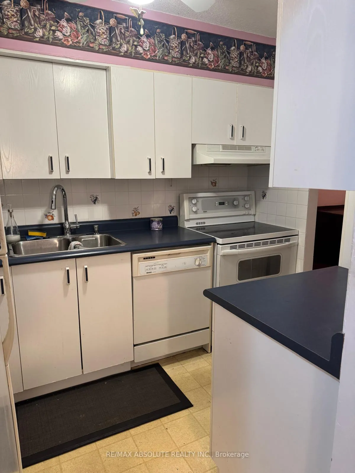 Photo 6 of Unit 1607, 158A McArthur Avenue, Ottawa, Vanier — HOMEH