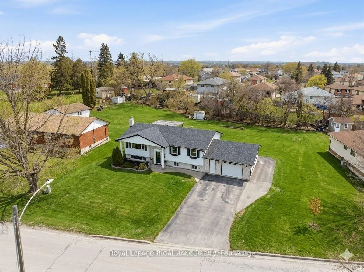 Photo 2 of 836 Stewart Drive, Peterborough, Ashburnham Ward 4 — HOMEH