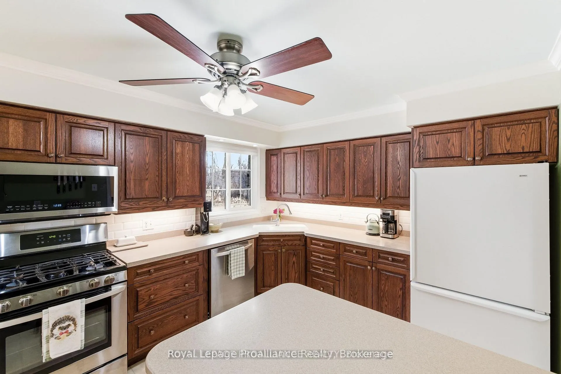 Photo 9 of 836 Stewart Drive, Peterborough, Ashburnham Ward 4 — HOMEH
