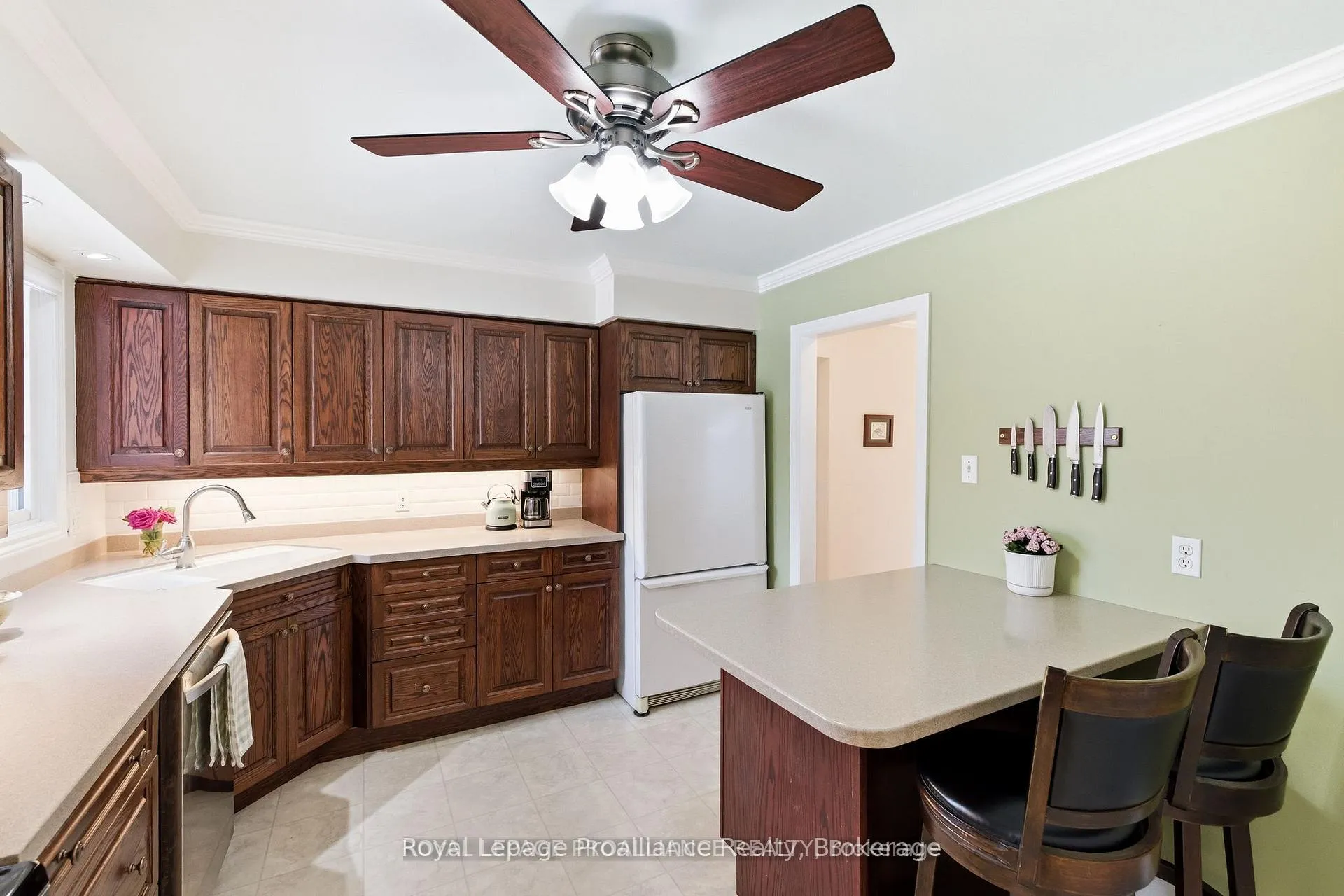Photo 10 of 836 Stewart Drive, Peterborough, Ashburnham Ward 4 — HOMEH
