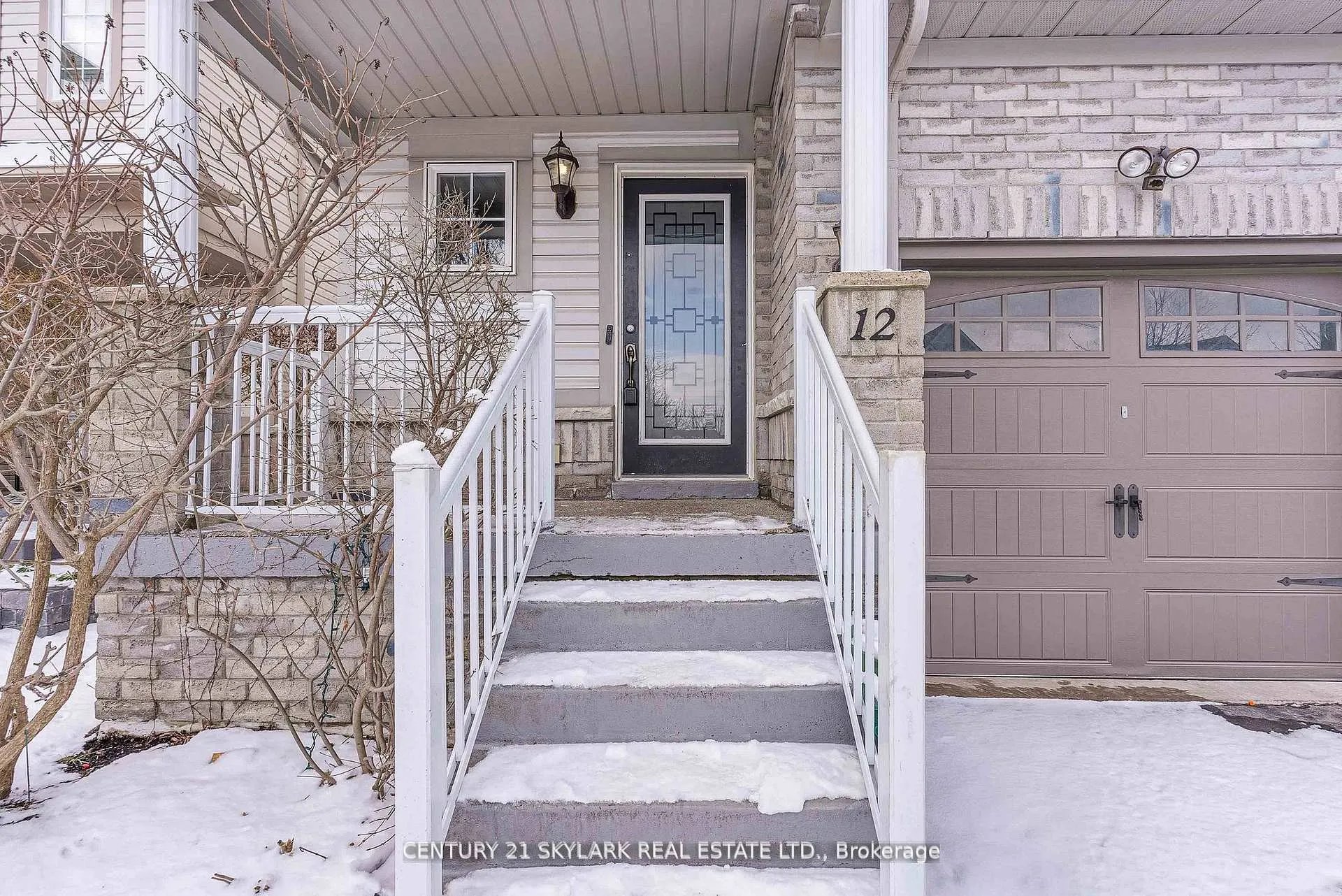 Photo 3 of 12 Carrington Place, Whitby, Williamsburg — HOMEH