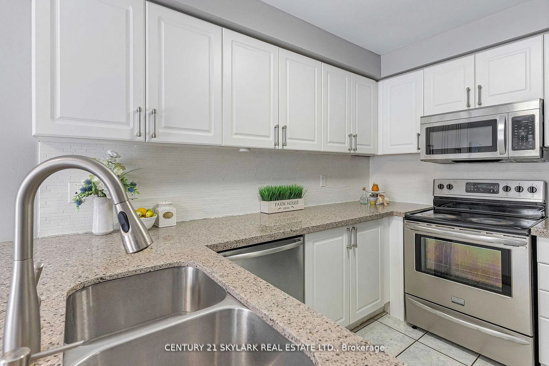 Photo 15 of 12 Carrington Place, Whitby, Williamsburg — HOMEH