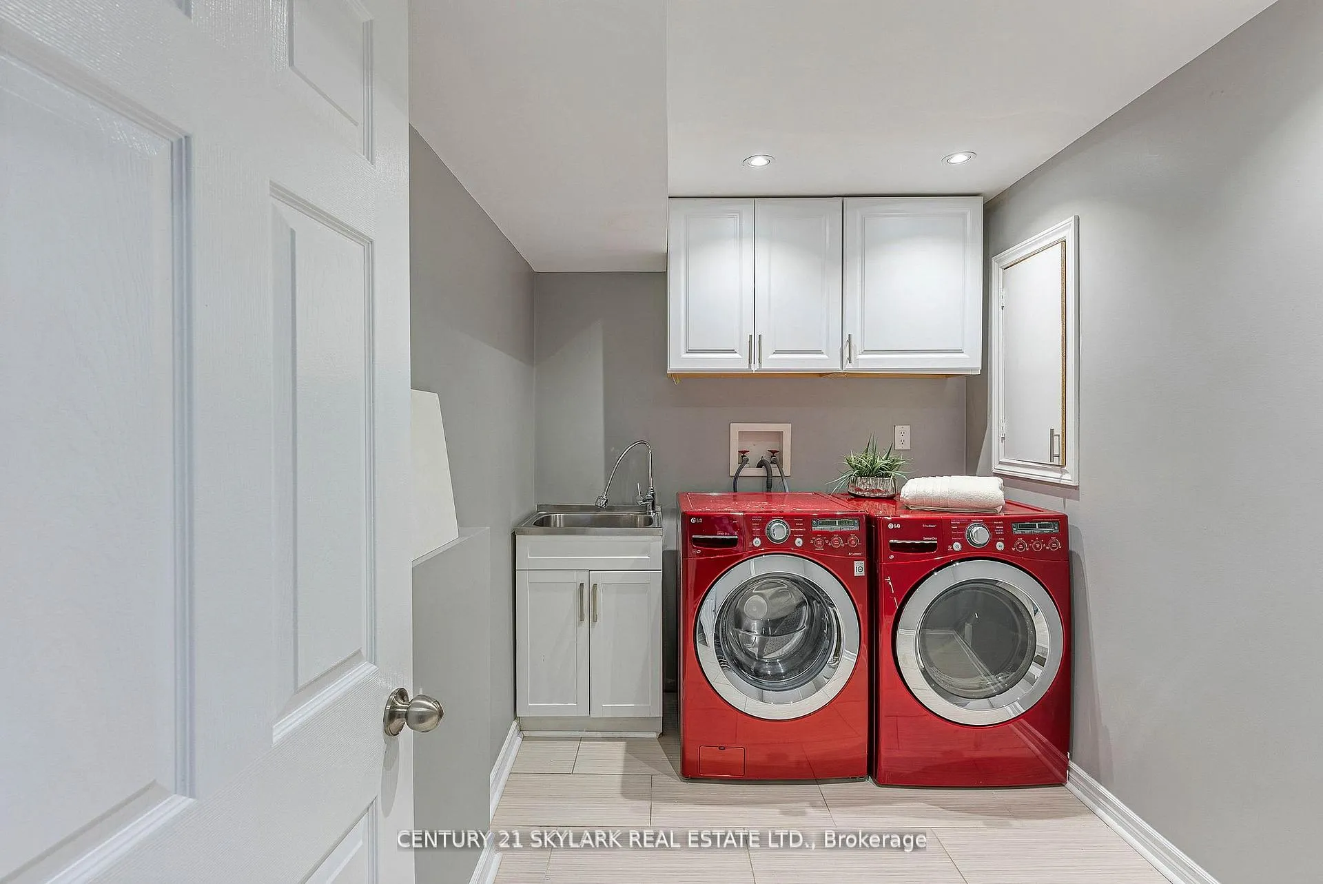 Photo 33 of 12 Carrington Place, Whitby, Williamsburg — HOMEH