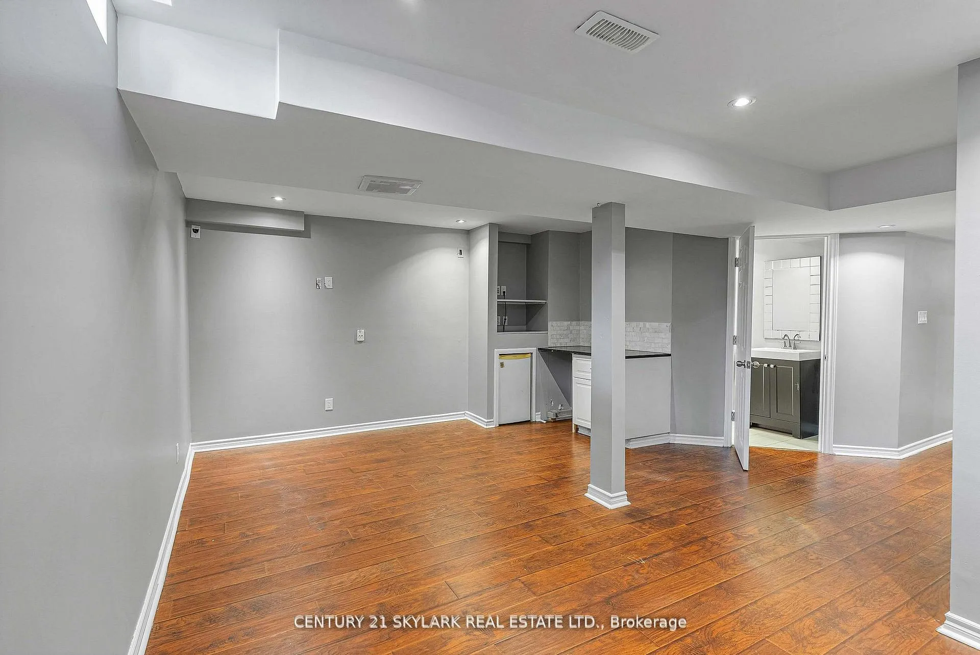 Photo 36 of 12 Carrington Place, Whitby, Williamsburg — HOMEH