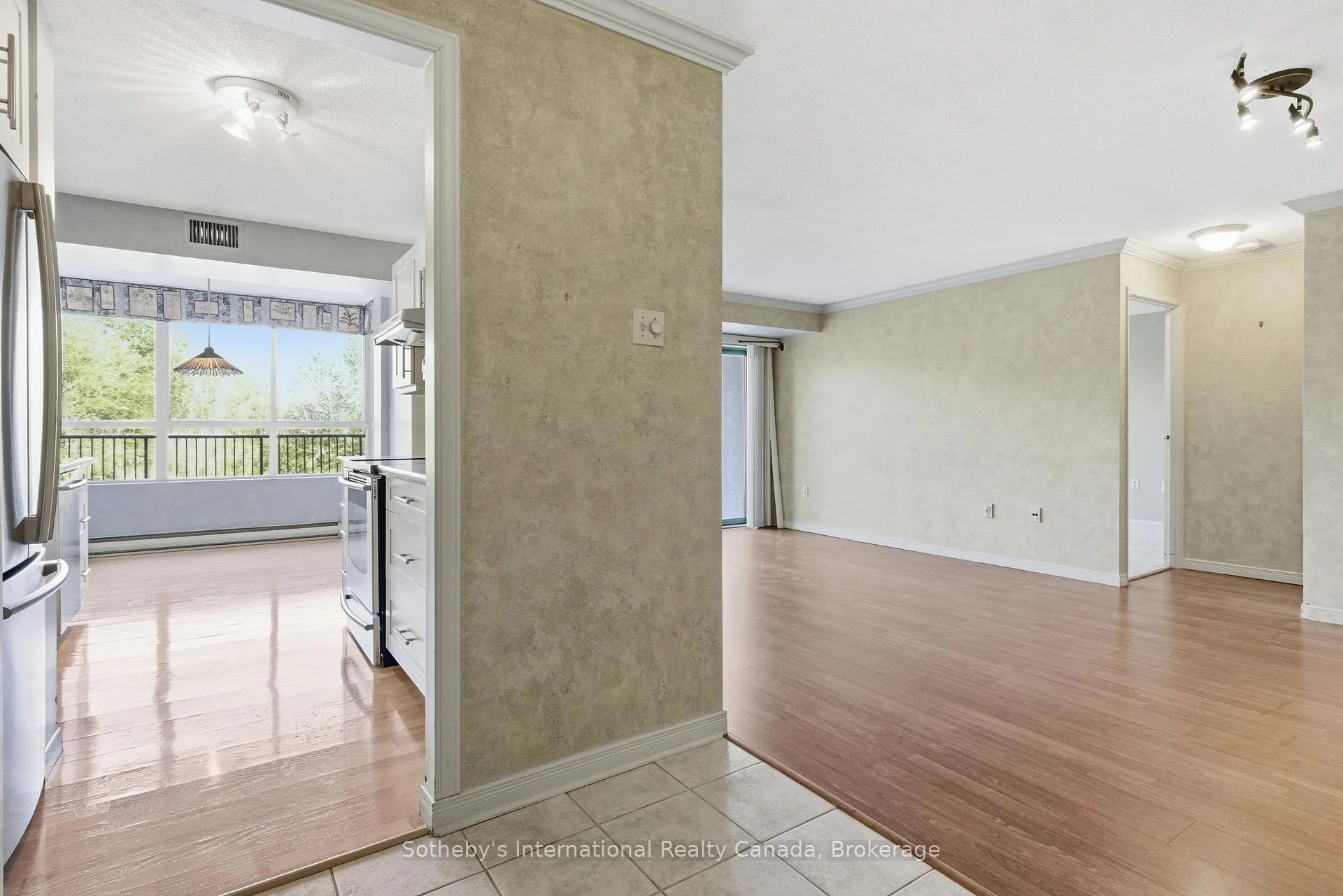 Photo 4 of Unit 102, 30 Blue Springs Drive, Waterloo, Colonial Acres — HOMEH