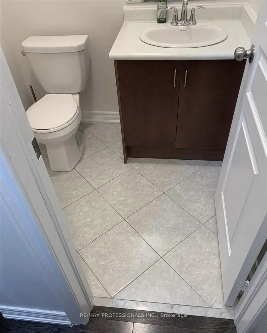 Photo 4 of 44 Villadowns Trail, Brampton, Sandringham-Wellington North — HOMEH
