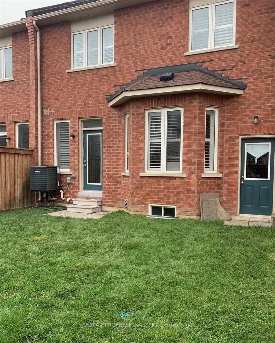 Photo 15 of 44 Villadowns Trail, Brampton, Sandringham-Wellington North — HOMEH