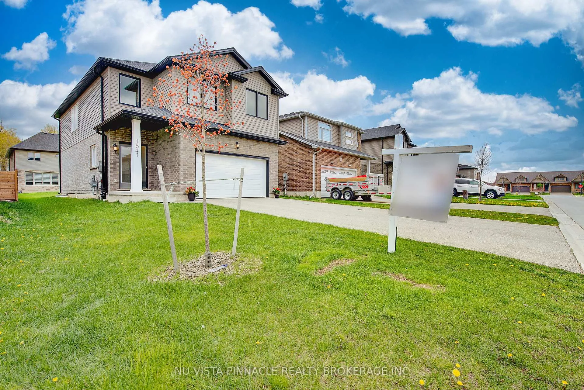 Photo 4 of 1541 Applerock Avenue, London, North S — HOMEH