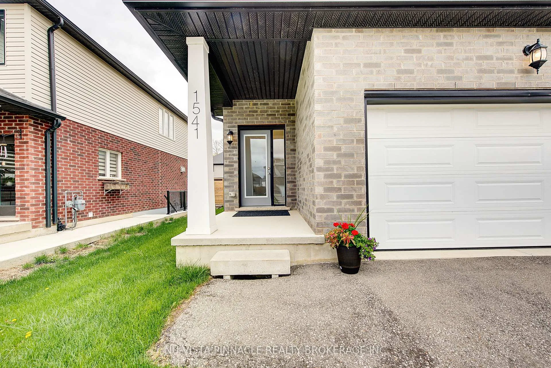 Photo 8 of 1541 Applerock Avenue, London, North S — HOMEH