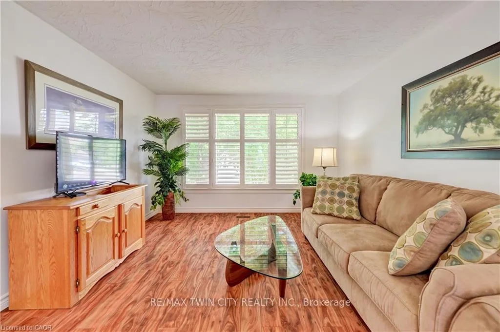Photo 4 of 3 Parkland Crescent, Kitchener, Forest Heights — HOMEH
