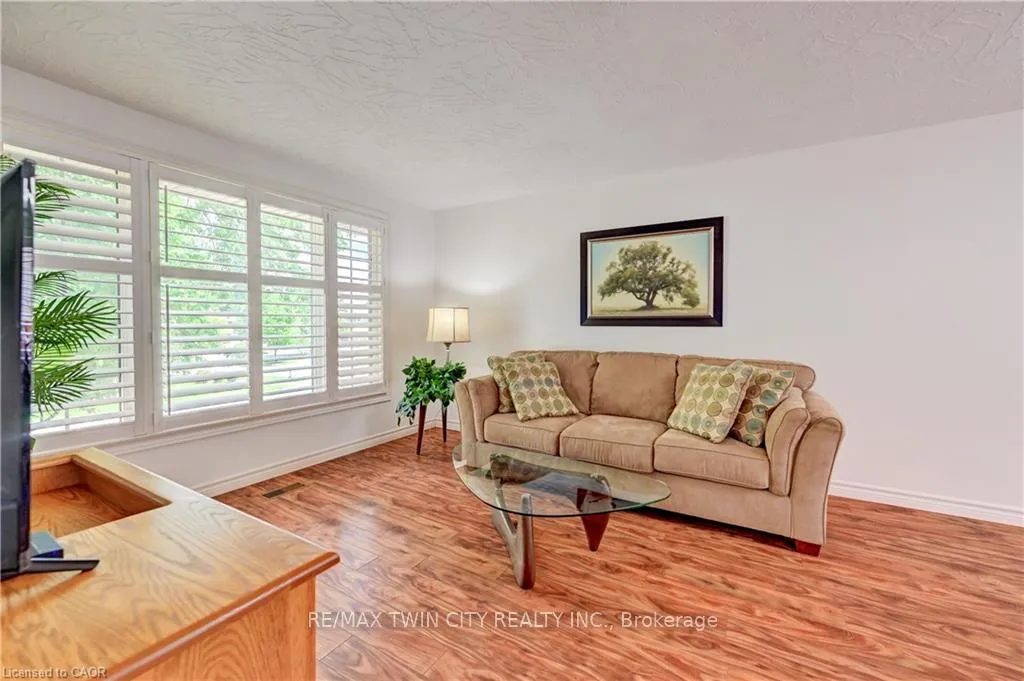 Photo 5 of 3 Parkland Crescent, Kitchener, Forest Heights — HOMEH