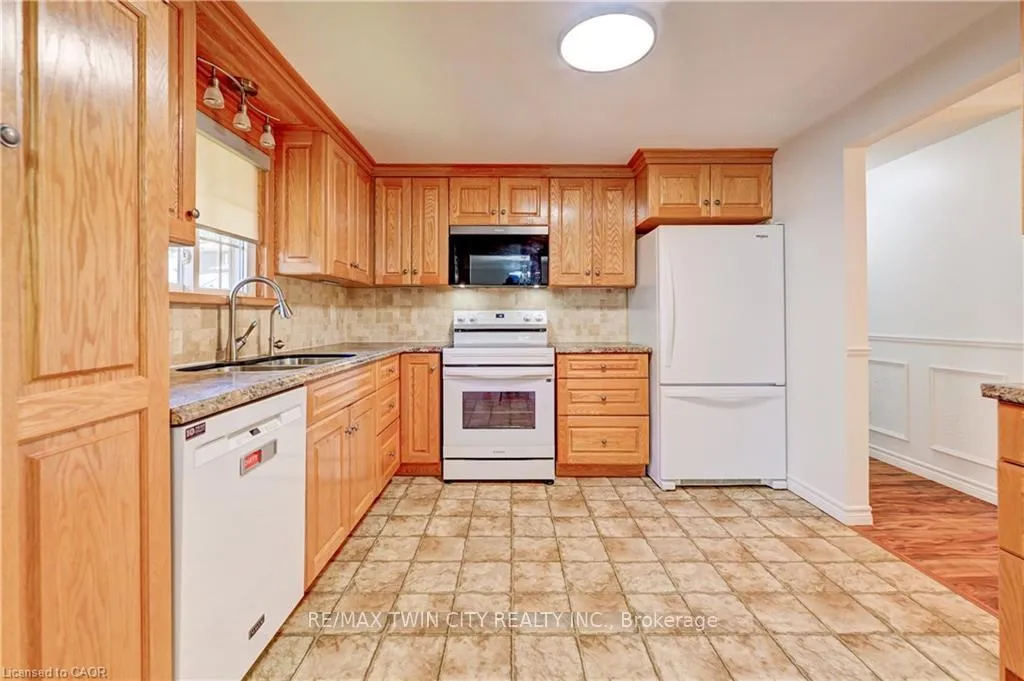 Photo 11 of 3 Parkland Crescent, Kitchener, Forest Heights — HOMEH