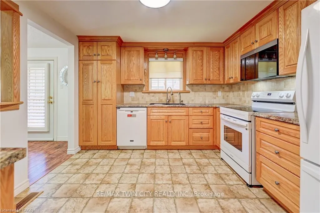 Photo 13 of 3 Parkland Crescent, Kitchener, Forest Heights — HOMEH