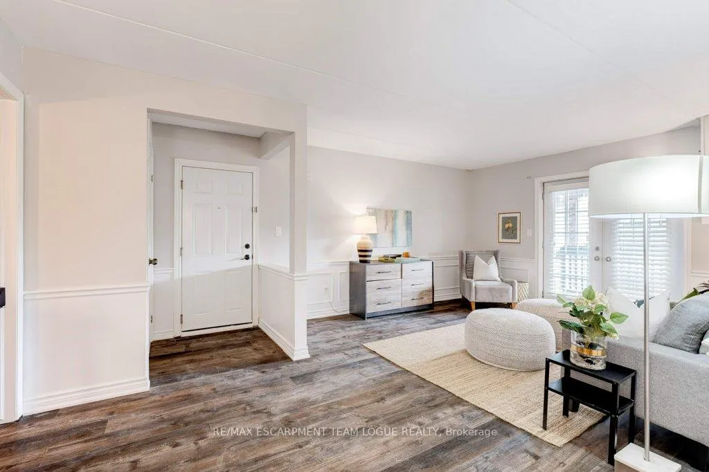 Photo 4 of Unit 206, 2040 Cleaver Avenue, Burlington, Headon — HOMEH