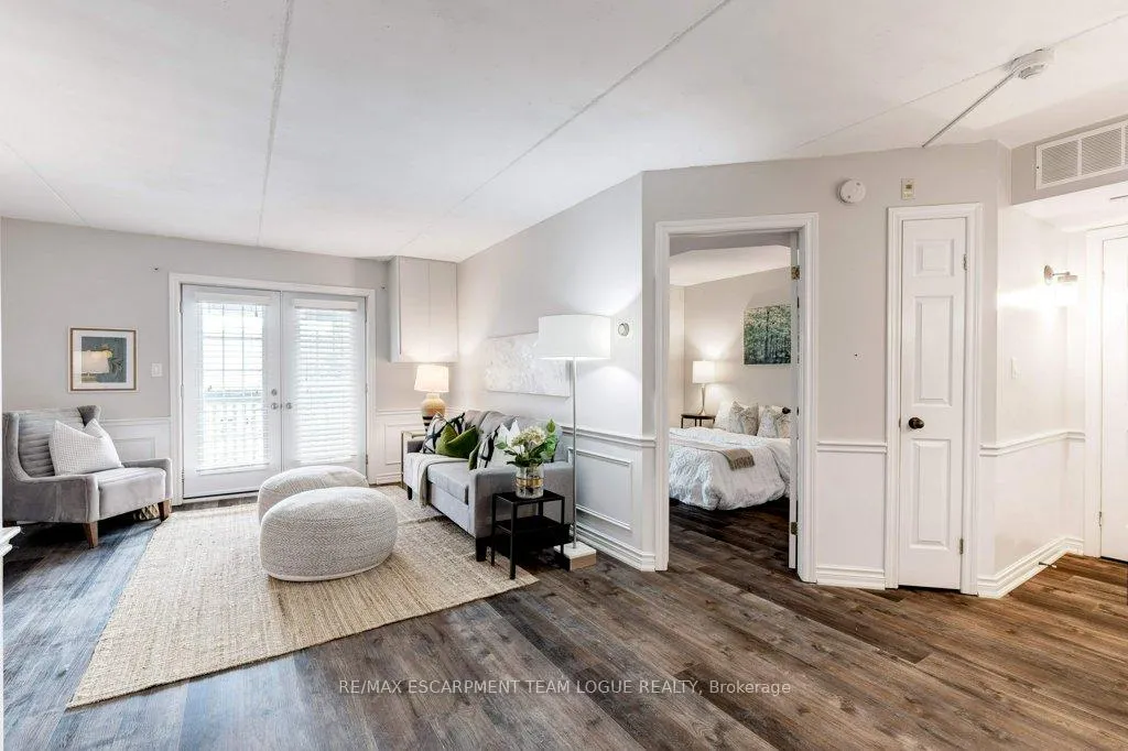 Photo 5 of Unit 206, 2040 Cleaver Avenue, Burlington, Headon — HOMEH