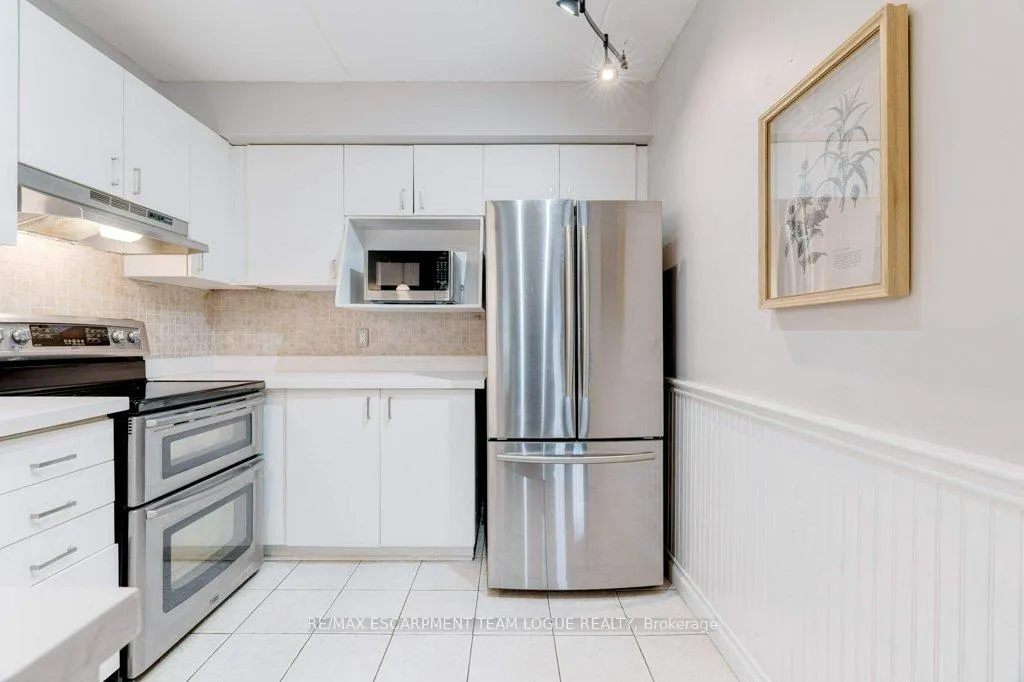 Photo 17 of Unit 206, 2040 Cleaver Avenue, Burlington, Headon — HOMEH