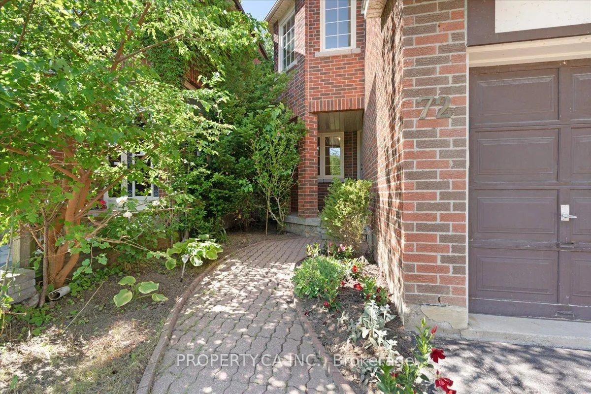 Photo 2 of 72 Roxborough Lane, Vaughan, Uplands — HOMEH