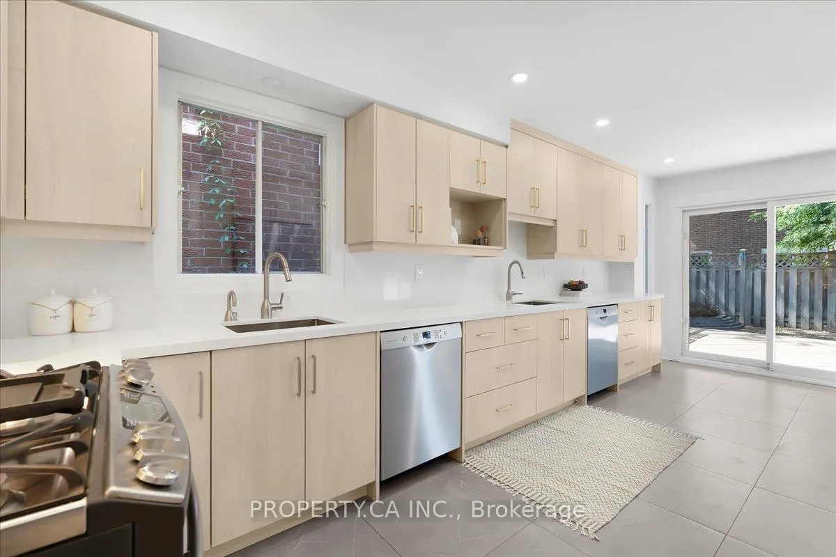 Photo 6 of 72 Roxborough Lane, Vaughan, Uplands — HOMEH