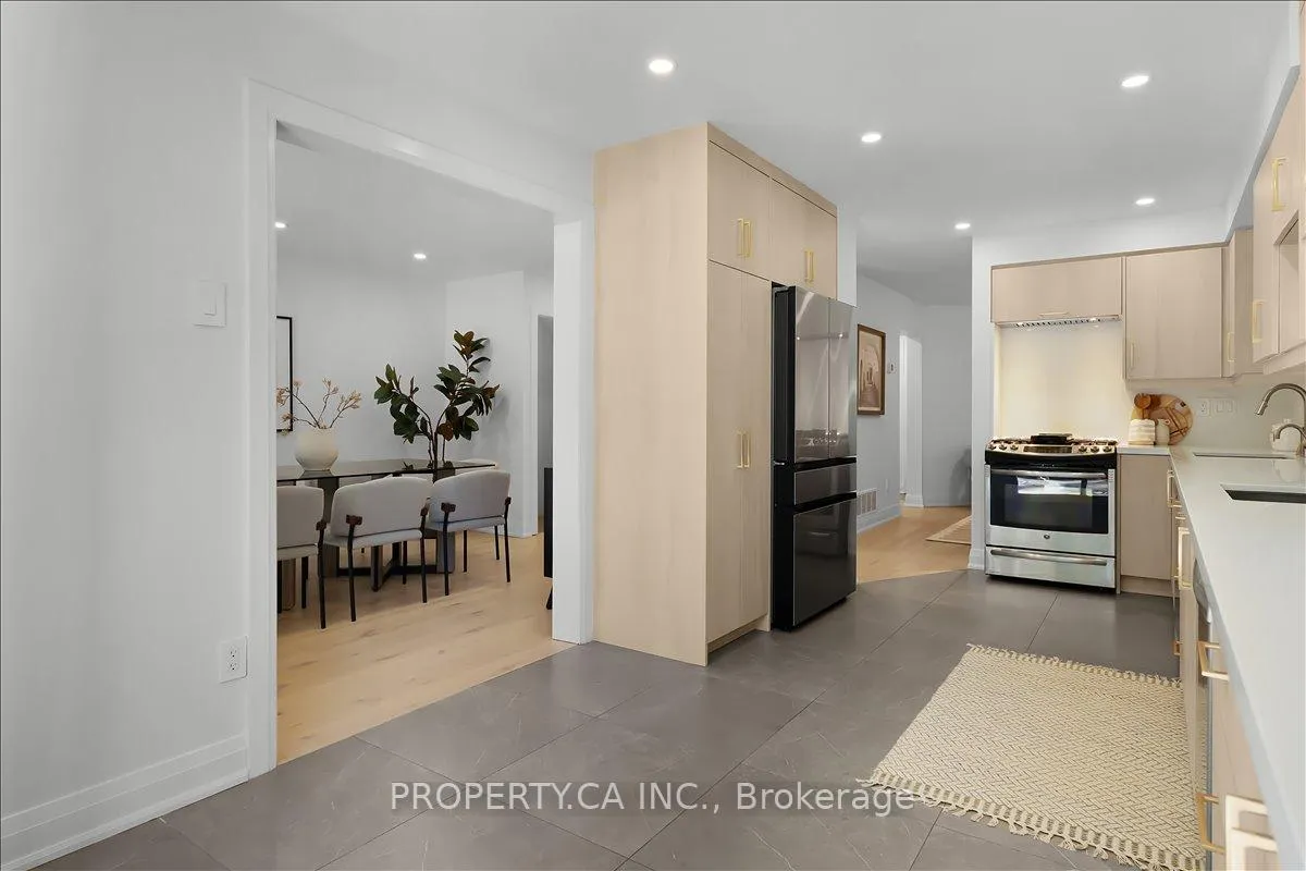 Photo 8 of 72 Roxborough Lane, Vaughan, Uplands — HOMEH