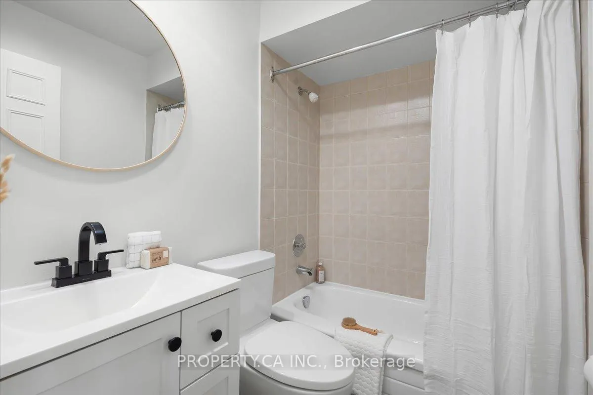 Photo 20 of 72 Roxborough Lane, Vaughan, Uplands — HOMEH