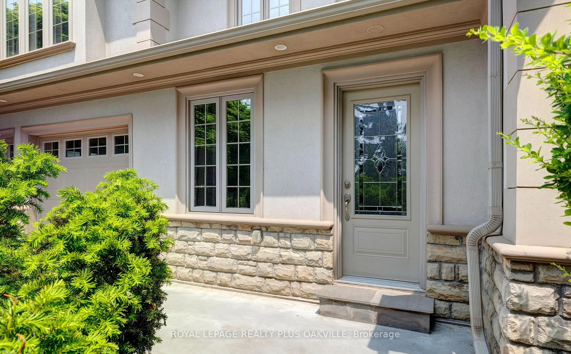 Photo 4 of 621 North Shore Boulevard E, Burlington, LaSalle — HOMEH