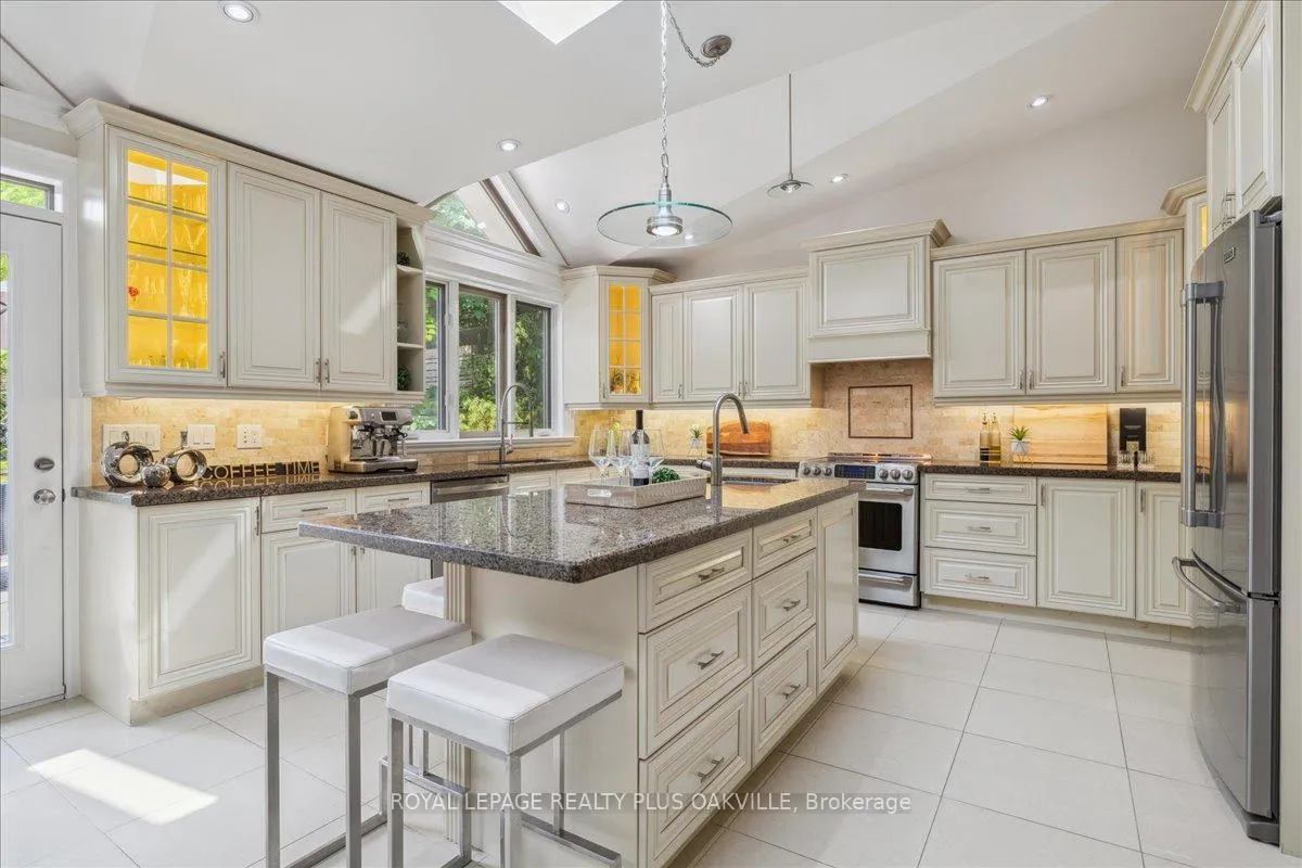 Photo 14 of 621 North Shore Boulevard E, Burlington, LaSalle — HOMEH