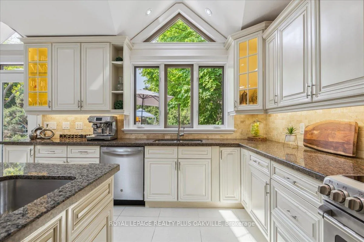 Photo 15 of 621 North Shore Boulevard E, Burlington, LaSalle — HOMEH
