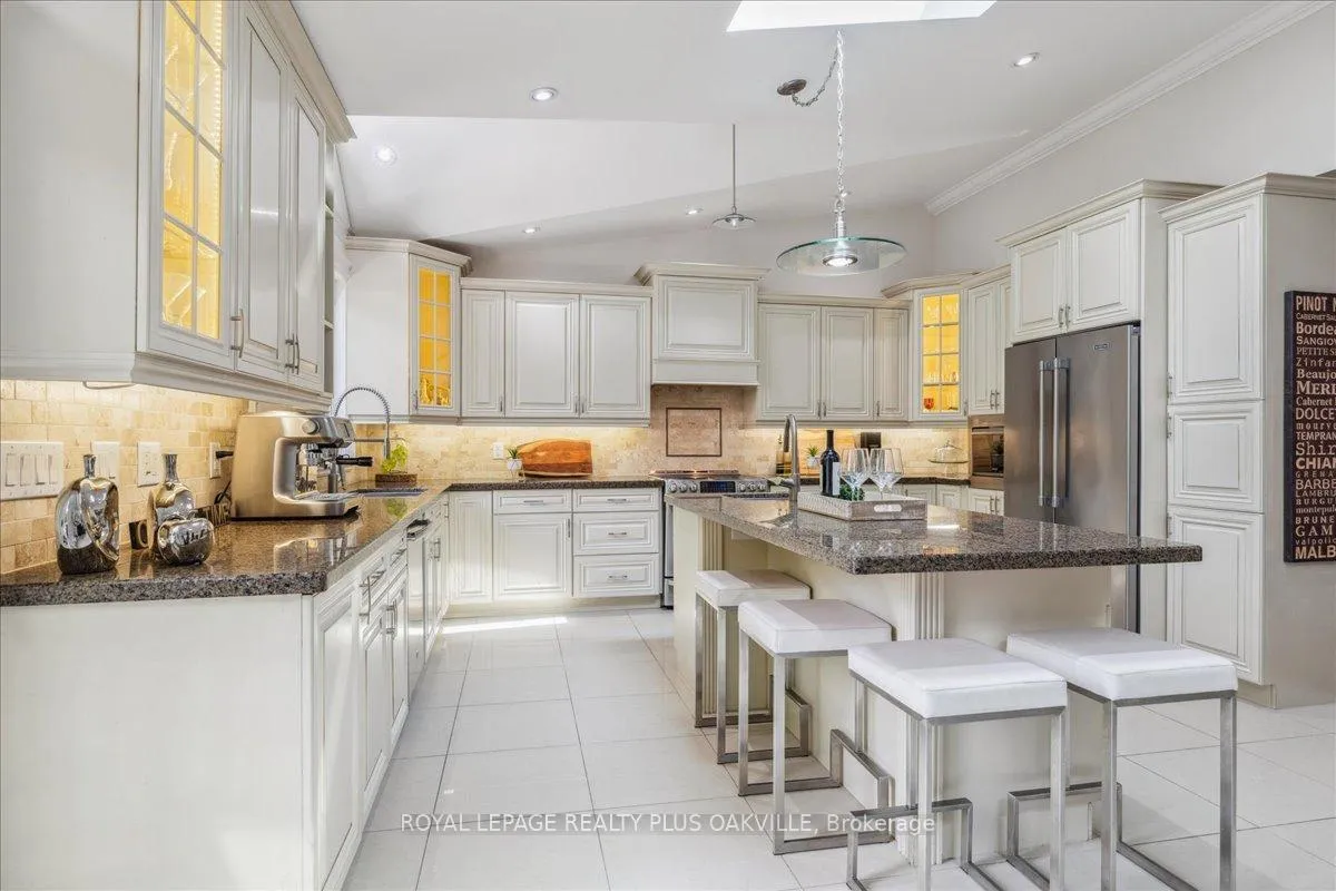 Photo 16 of 621 North Shore Boulevard E, Burlington, LaSalle — HOMEH