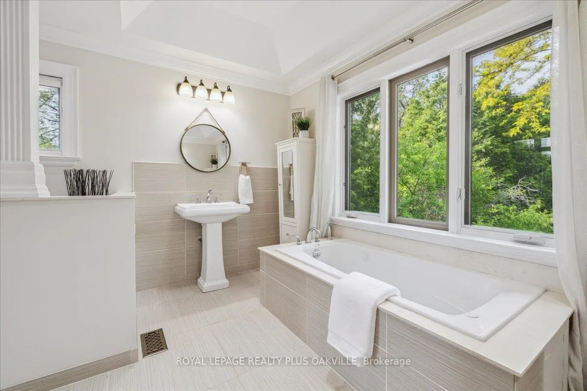 Photo 32 of 621 North Shore Boulevard E, Burlington, LaSalle — HOMEH