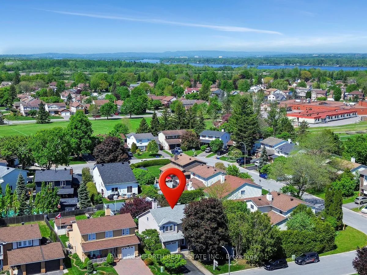 Photo 3 of 1176 Medoc Court, Ottawa, Convent Glen — HOMEH