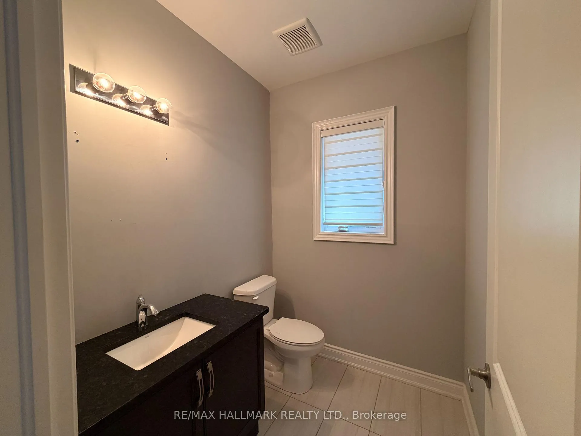 Photo 12 of 86 Holt Drive, New Tecumseth, Alliston — HOMEH
