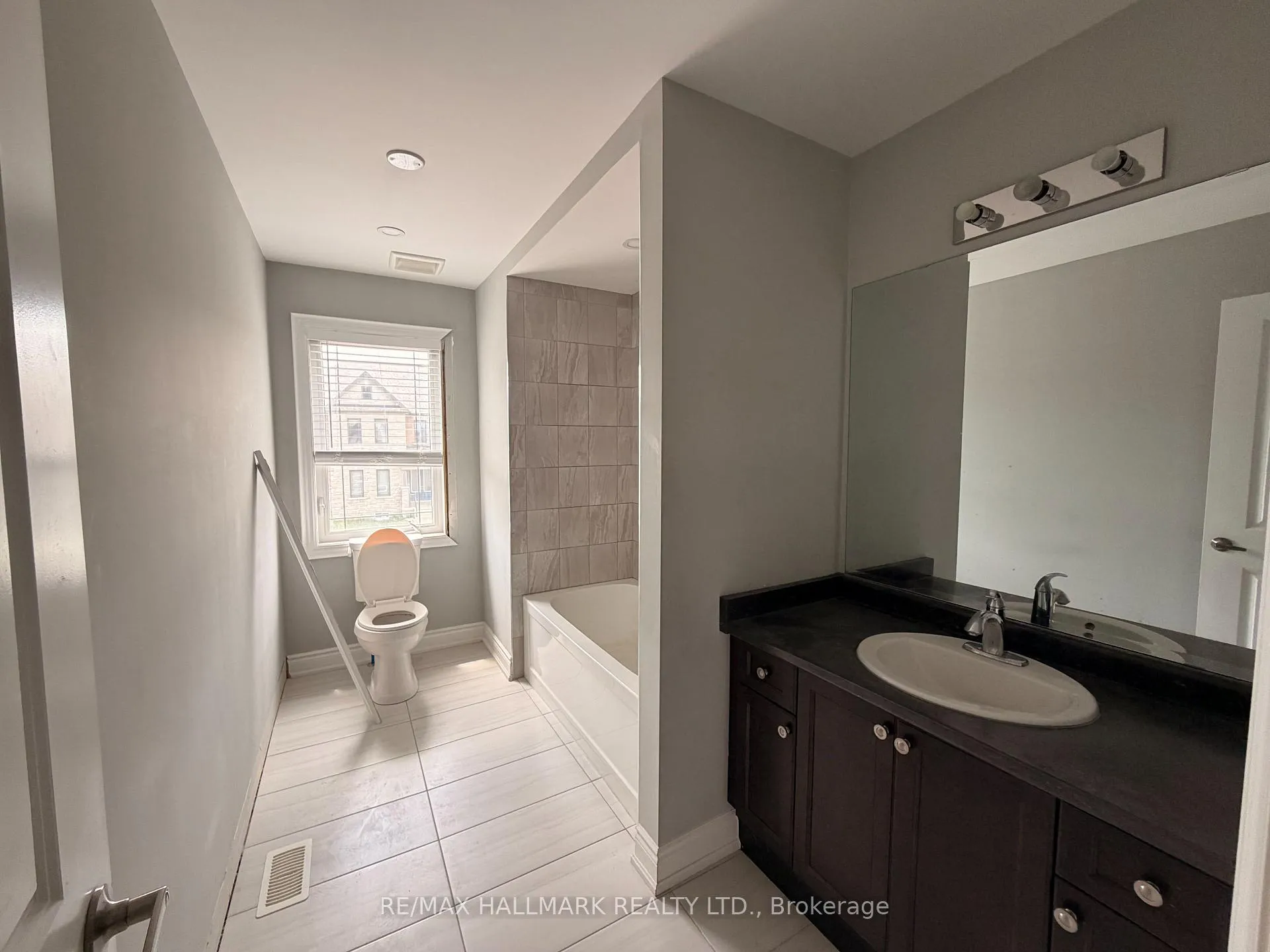 Photo 19 of 86 Holt Drive, New Tecumseth, Alliston — HOMEH