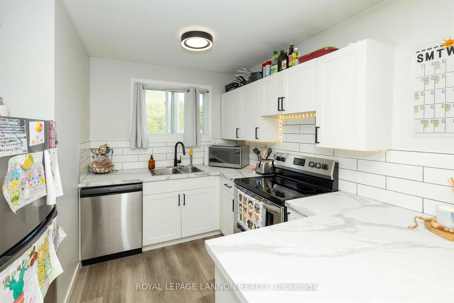 Photo 2 of 853-855 Hudson Avenue, Thunder Bay, Shuniah — HOMEH