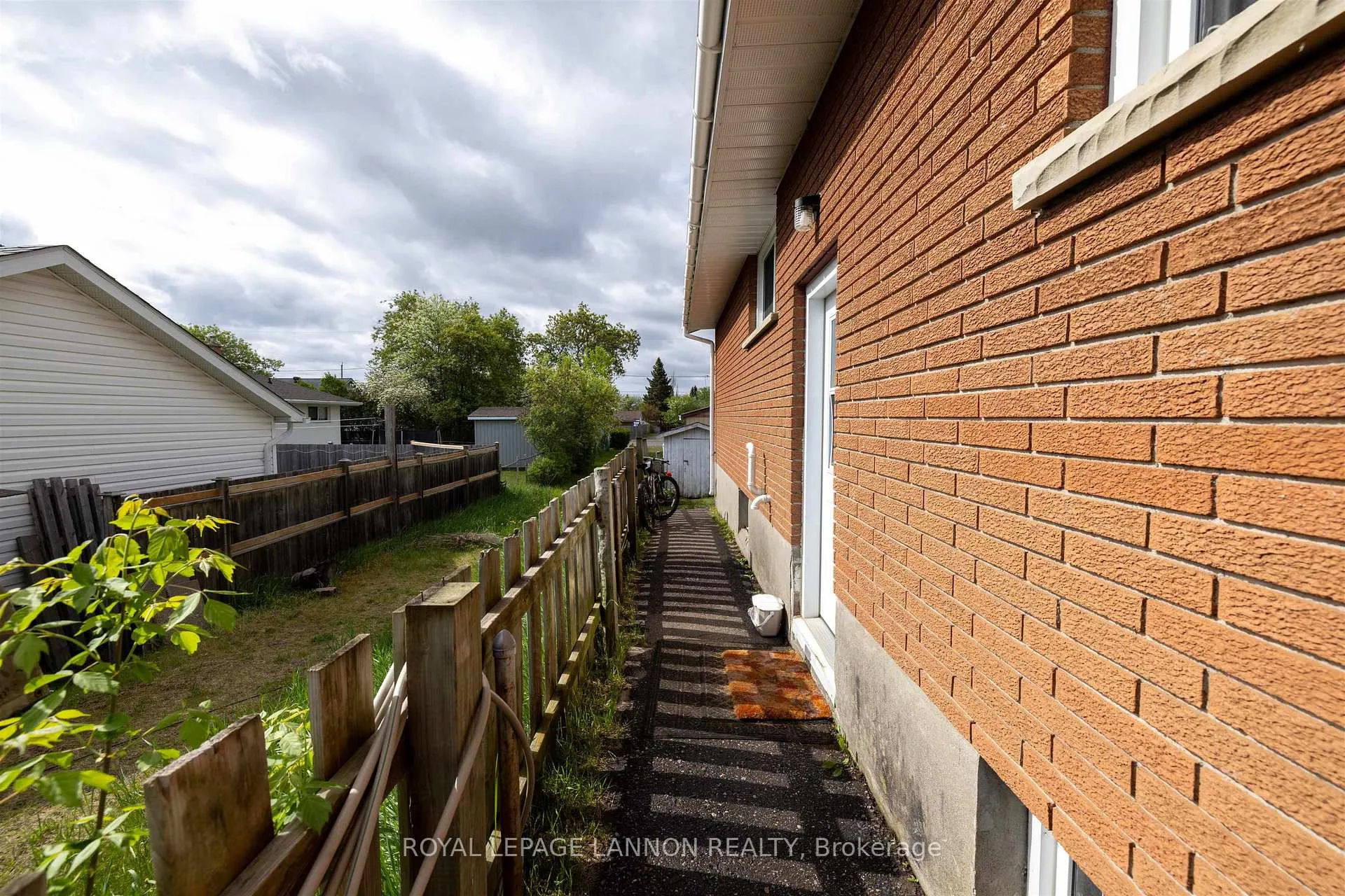 Photo 12 of 853-855 Hudson Avenue, Thunder Bay, Shuniah — HOMEH