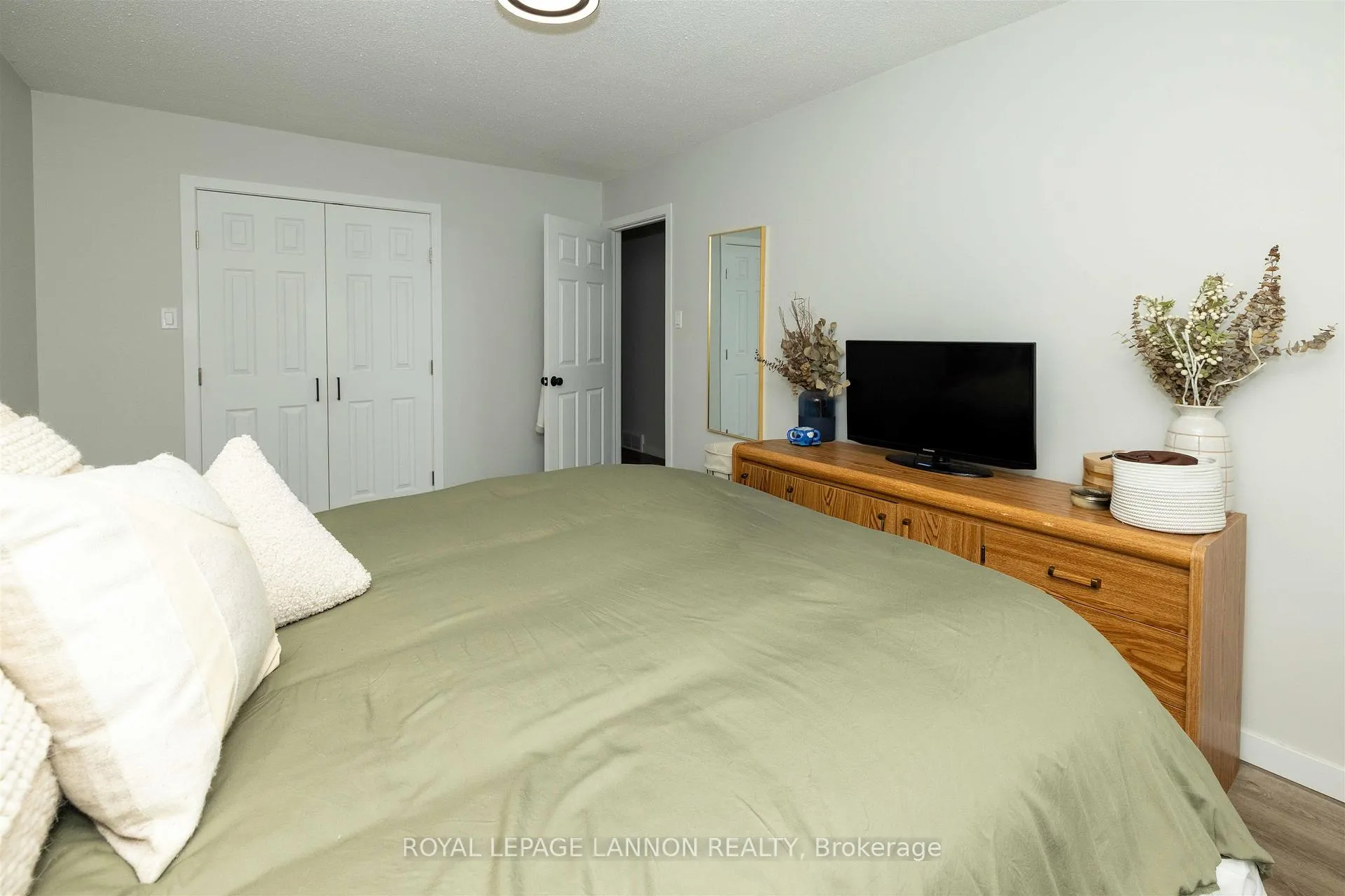 Photo 13 of 853-855 Hudson Avenue, Thunder Bay, Shuniah — HOMEH