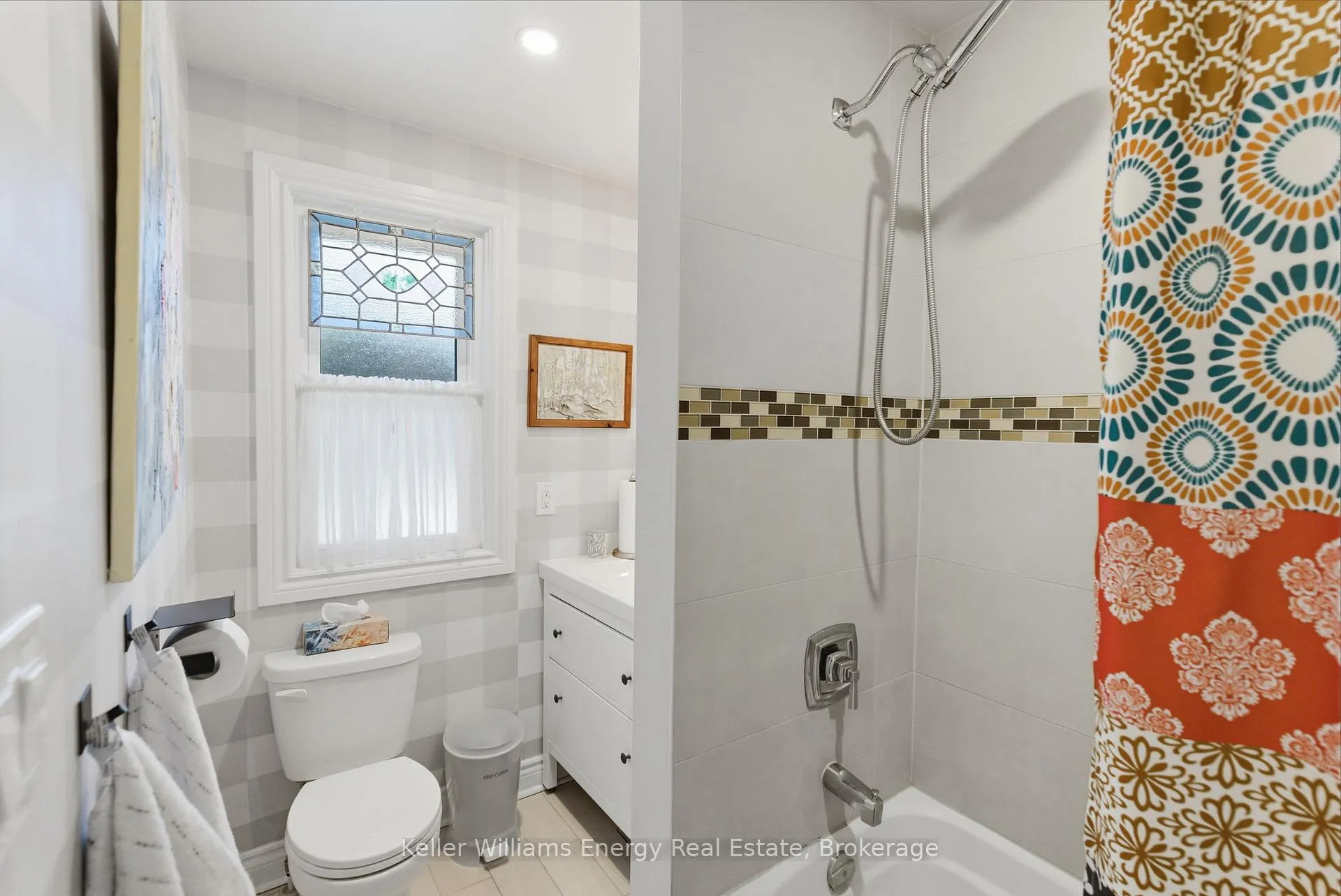 Photo 21 of 306 Courcellette Avenue, Oshawa, Central — HOMEH