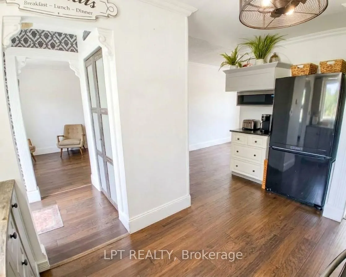 Photo 6 of 87 Dauphin Avenue, Kingston, Rideau — HOMEH