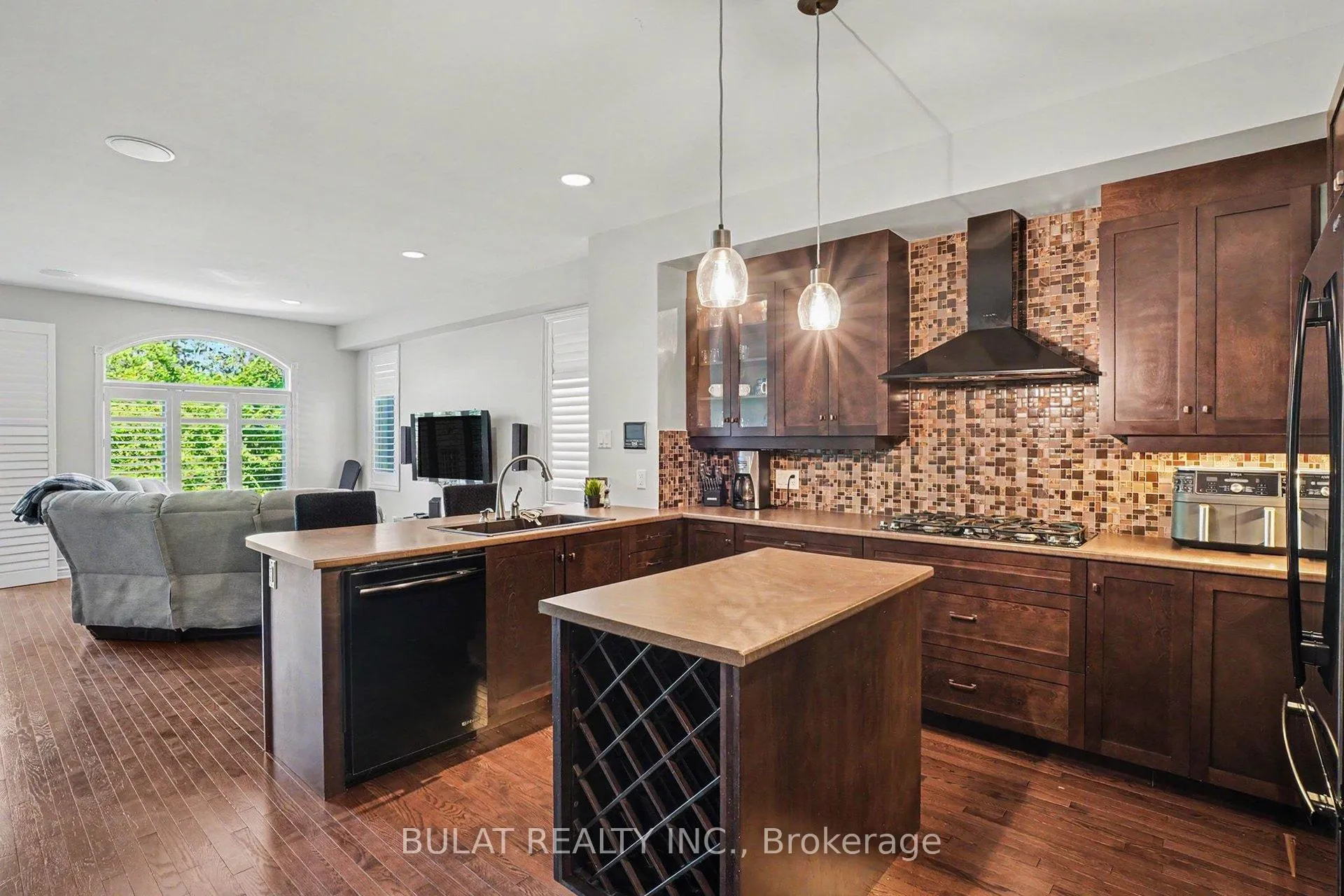Photo 5 of 20 Mccooeye Lane, Ottawa, Stittsville (Central) — HOMEH
