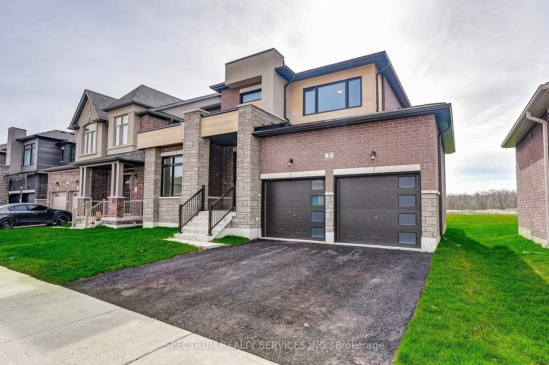 Photo 2 of 33 Dore Drive, Brantford — HOMEH
