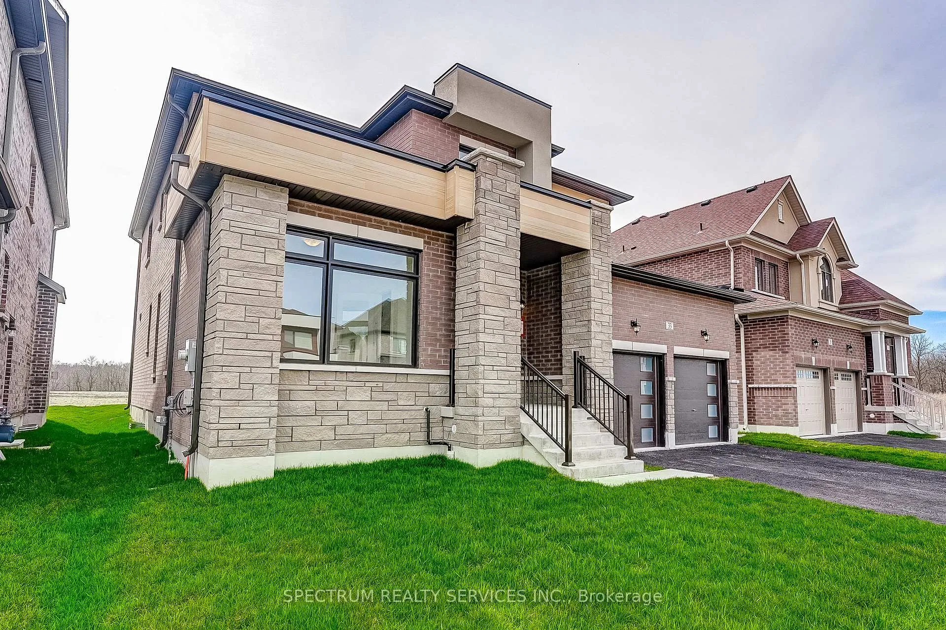 Photo 3 of 33 Dore Drive, Brantford — HOMEH